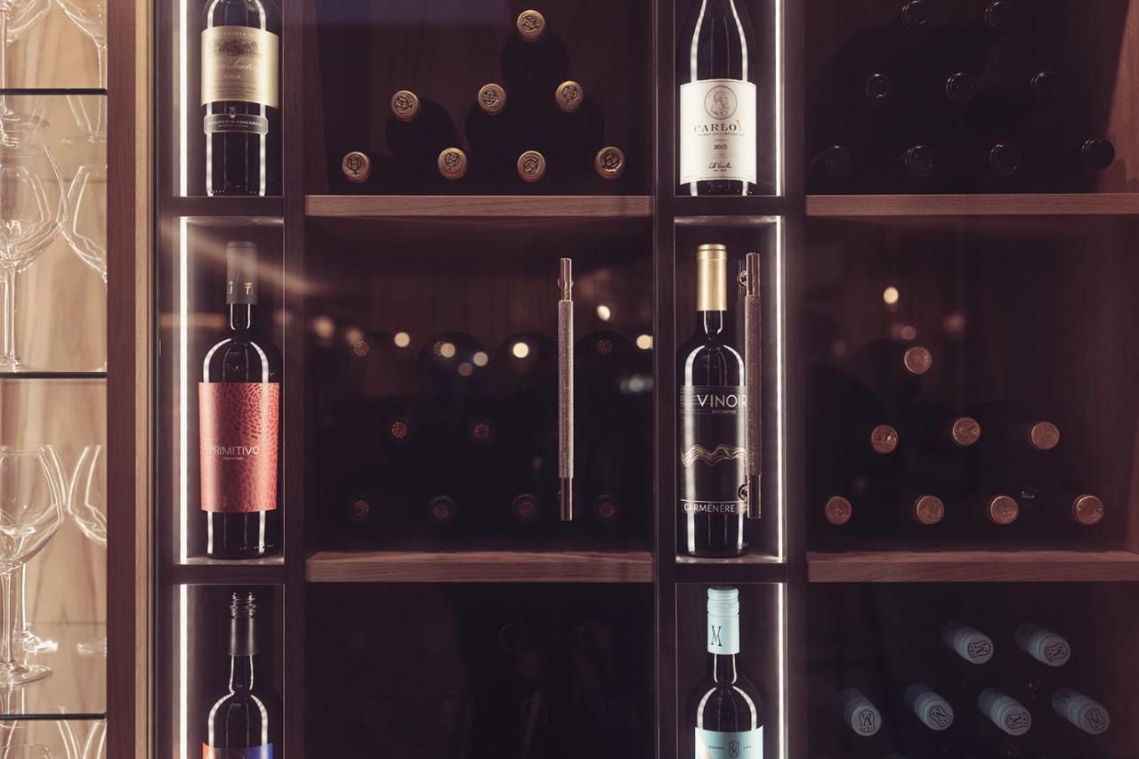 Longlands Inn & Cottages Carnforth Dış mekan fotoğraf Wine bottles in a wine rack