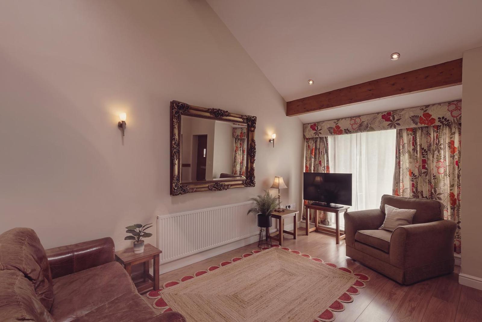 Longlands Inn & Cottages Carnforth Dış mekan fotoğraf The interior of a typical cottage at the resort