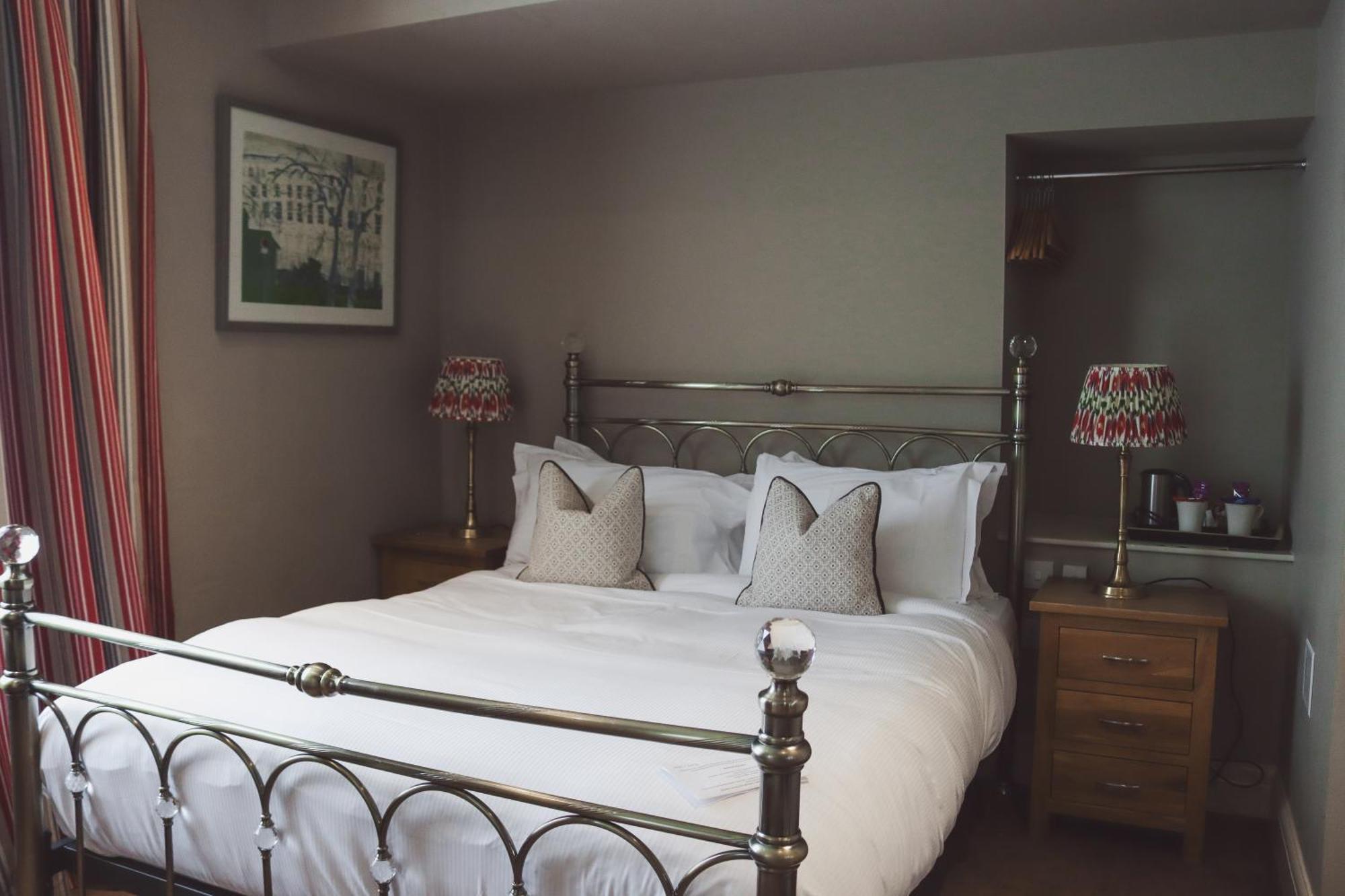 Longlands Inn & Cottages Carnforth Dış mekan fotoğraf A bedroom at The Old parsonage