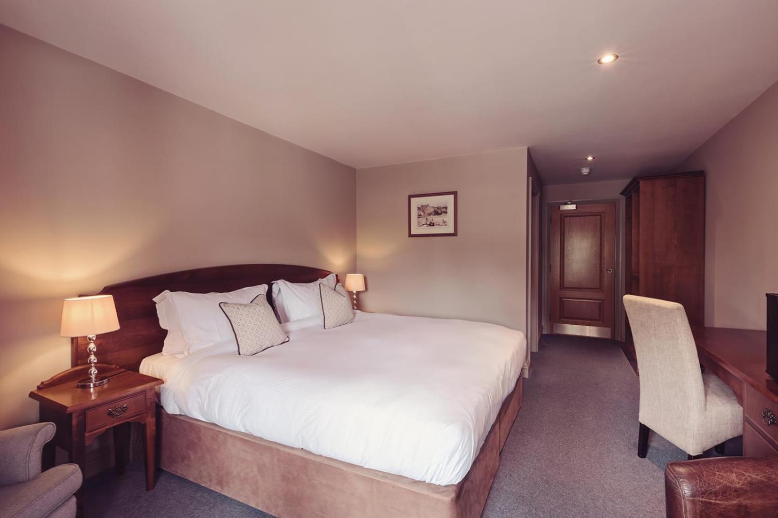 Longlands Inn & Cottages Carnforth Dış mekan fotoğraf A bedroom at the hotel