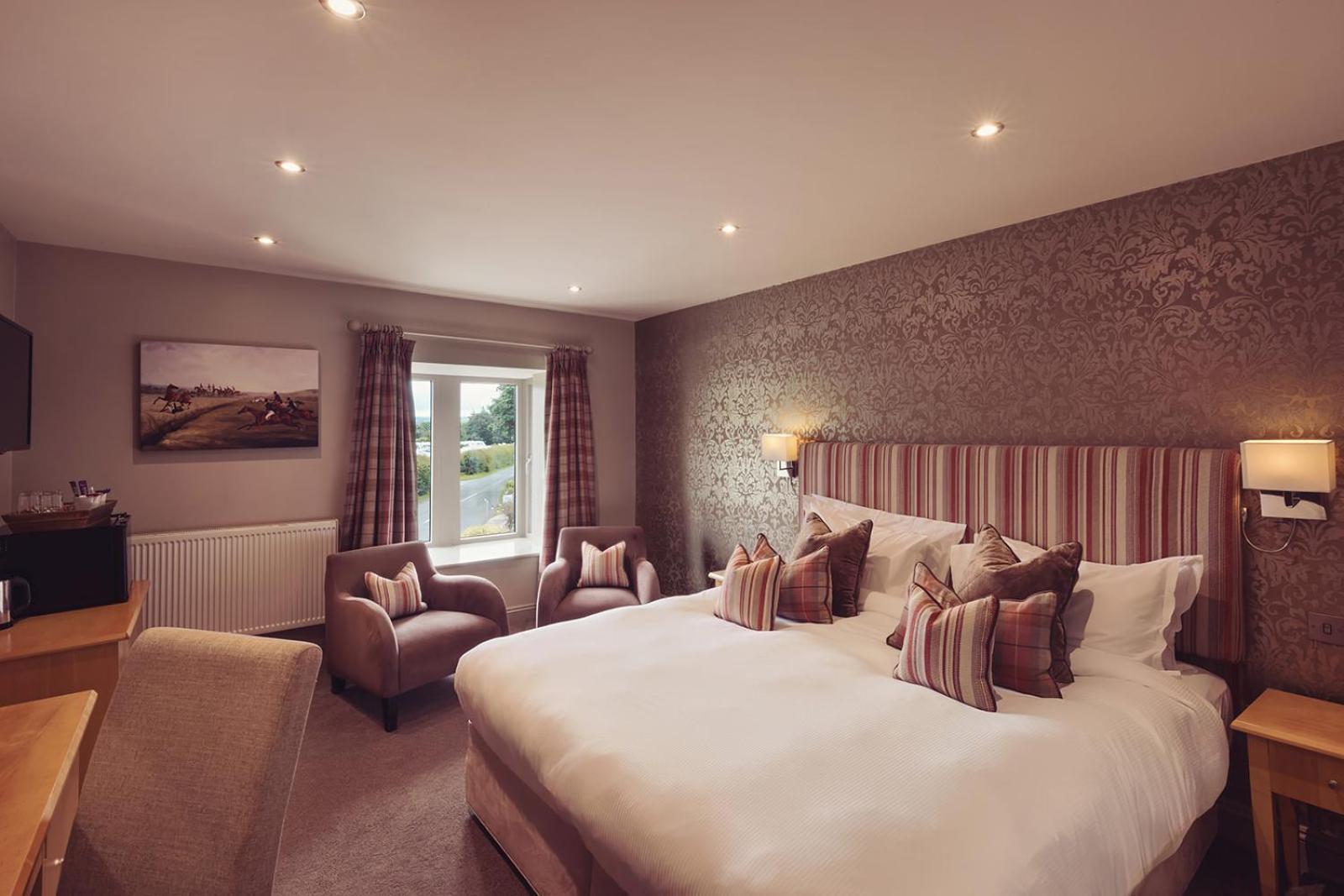 Longlands Inn & Cottages Carnforth Dış mekan fotoğraf A bedroom at the hotel