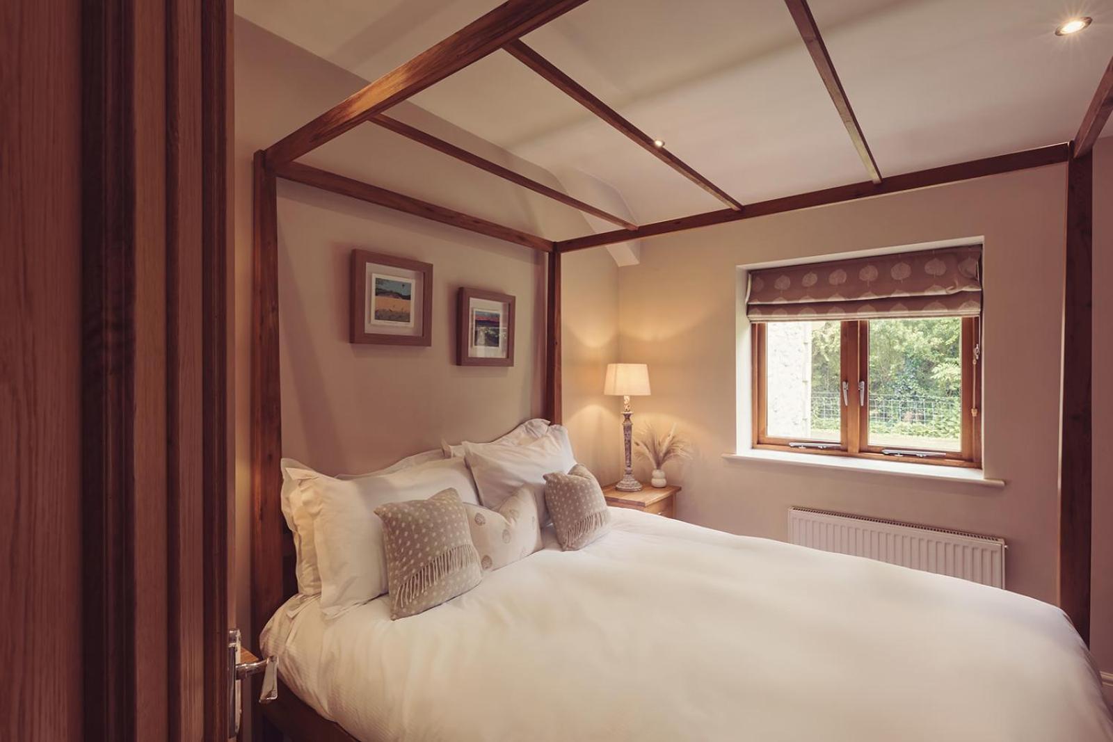 Longlands Inn & Cottages Carnforth Dış mekan fotoğraf A bedroom at the hotel