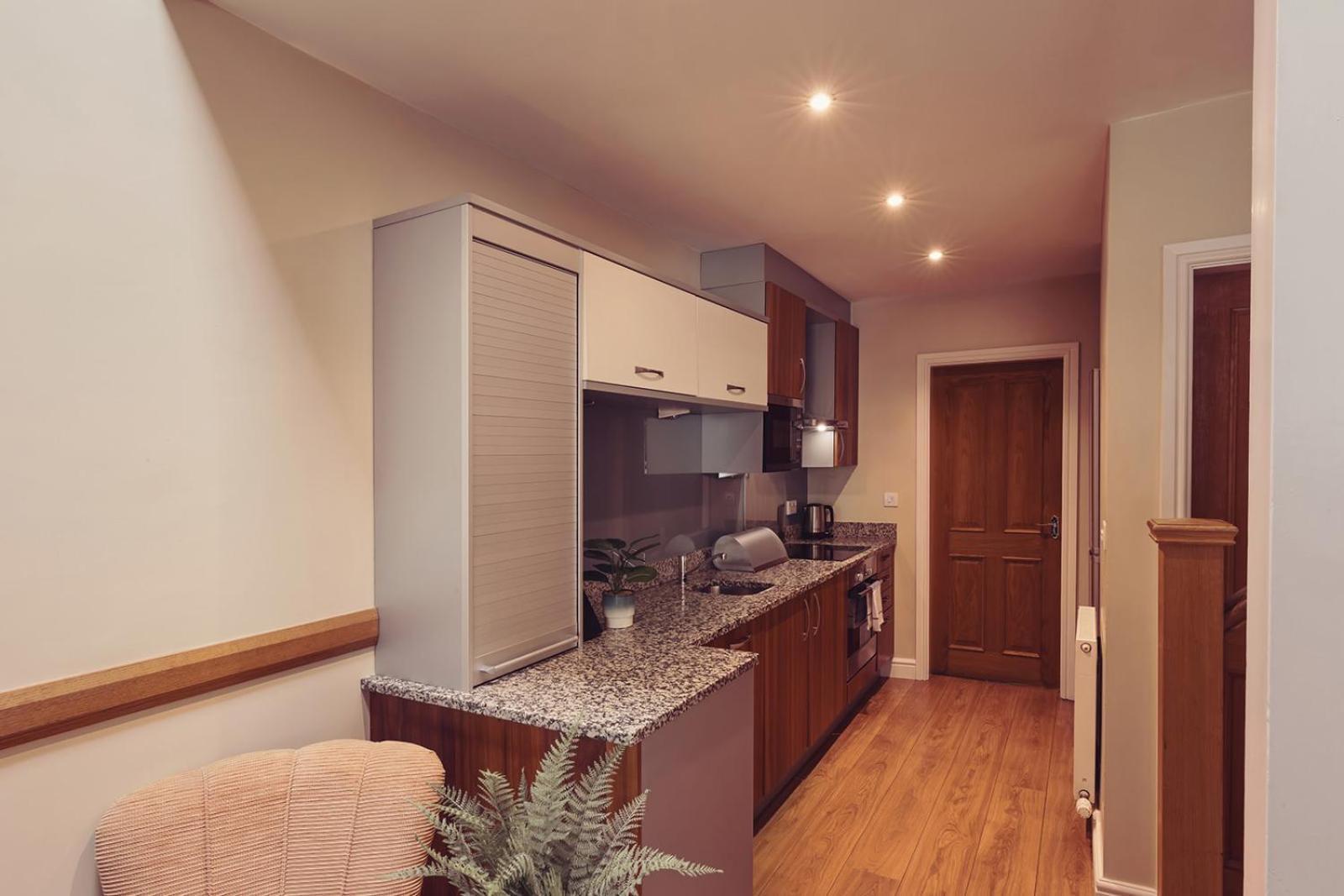 Longlands Inn & Cottages Carnforth Dış mekan fotoğraf A typical studio apartment