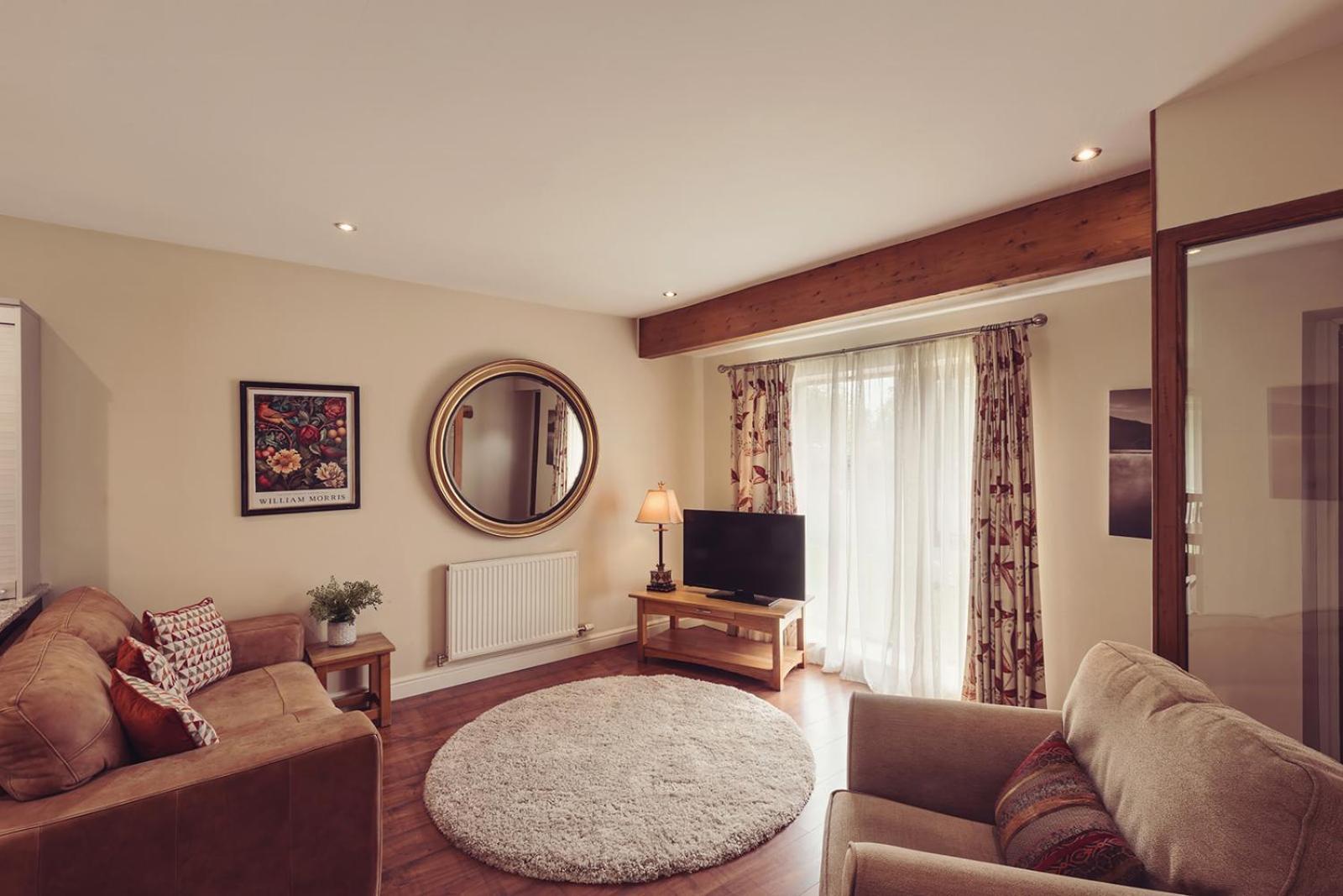 Longlands Inn & Cottages Carnforth Dış mekan fotoğraf A living room in a typical apartment