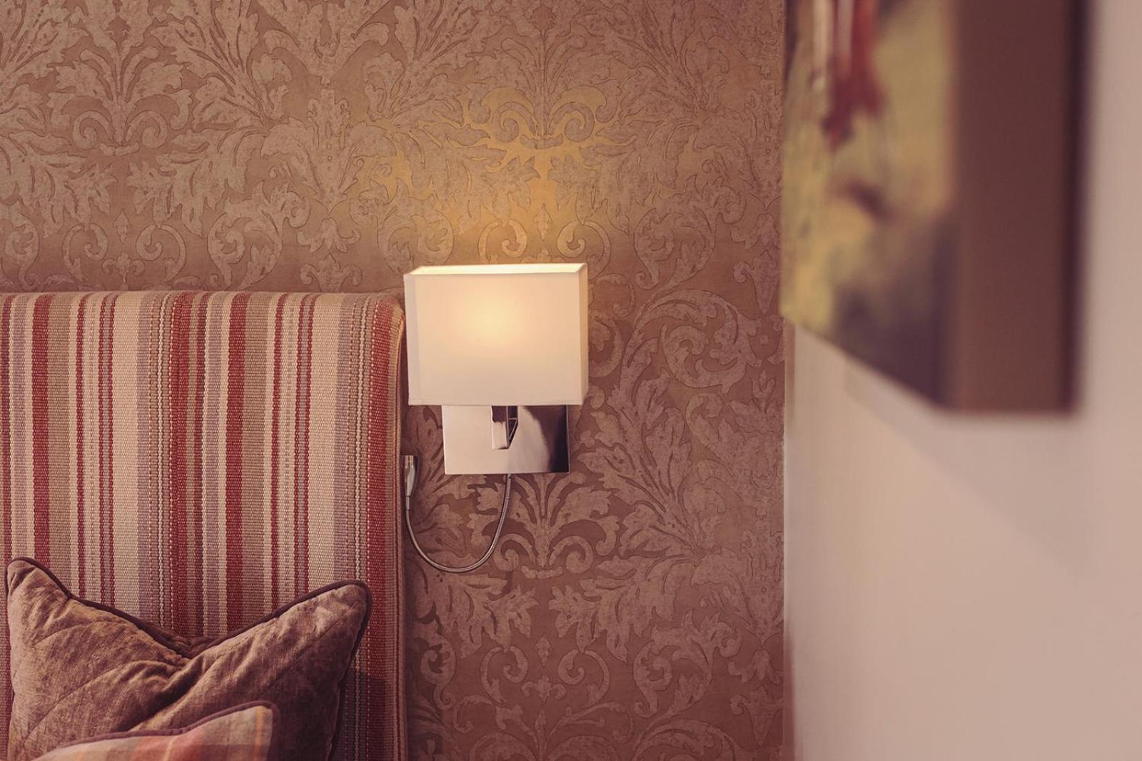 Longlands Inn & Cottages Carnforth Dış mekan fotoğraf A wall light